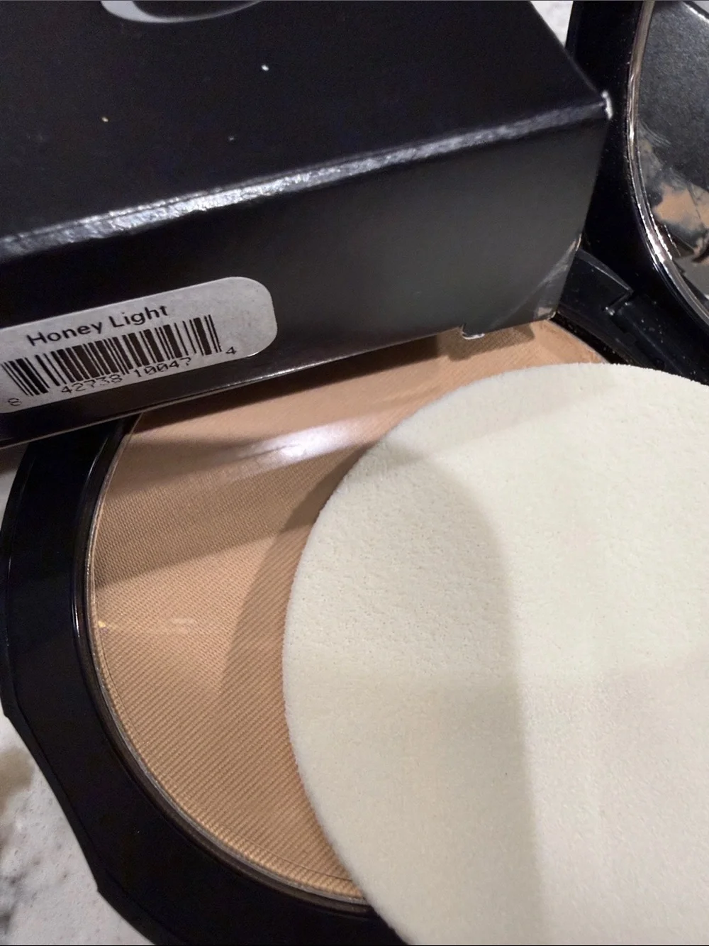 Glo Skin Beauty Pressed Powder Compact - Cream/Black Packaging - Honey Light